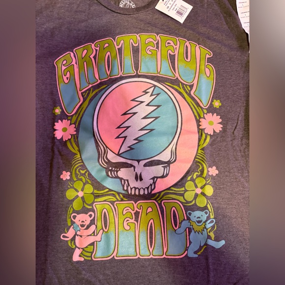 NWT-Grateful Dead Graphic T-Shirt - Gray
Classic graphic logo, stunning colors - Picture 3 of 10